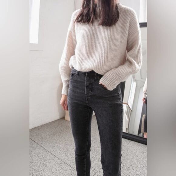 Everlane Denim - Everlane High Rise Slim Straw Raw Hem Cigarette Jeans in Black.